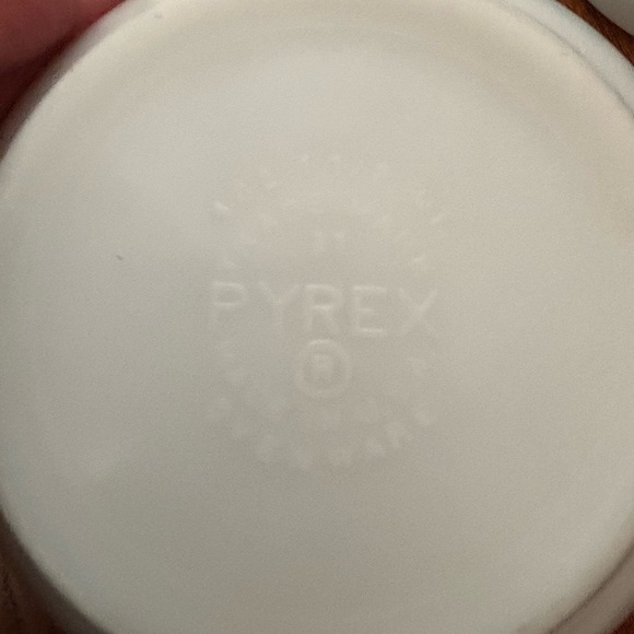 Vintage Pyrex Amish Butterprint Nesting 3 Piece Mixing Bowl Set - Picture 6 of 6